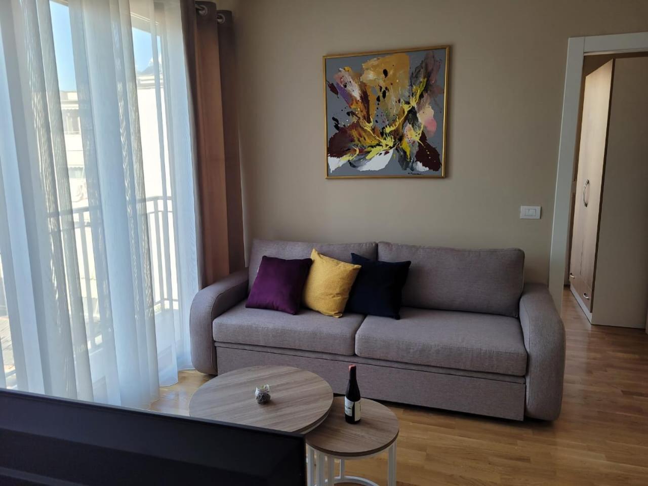 Sui' Apartment Tirana Buitenkant foto